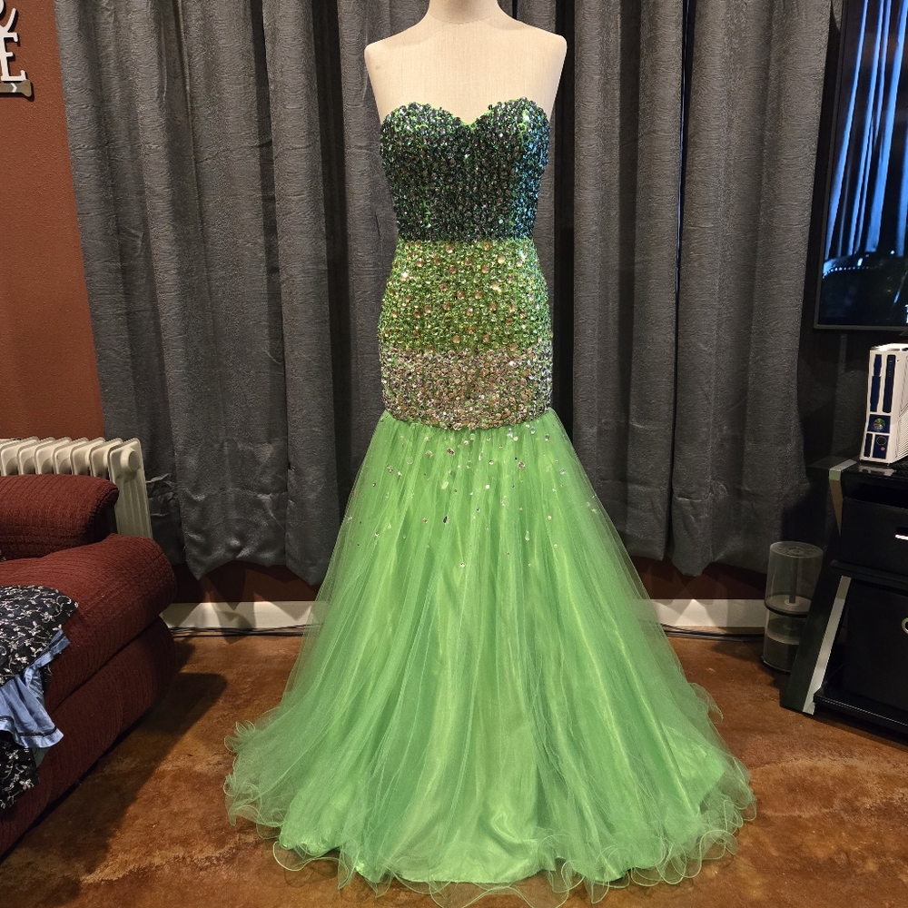 Kiss Kiss formal prom gown size 2